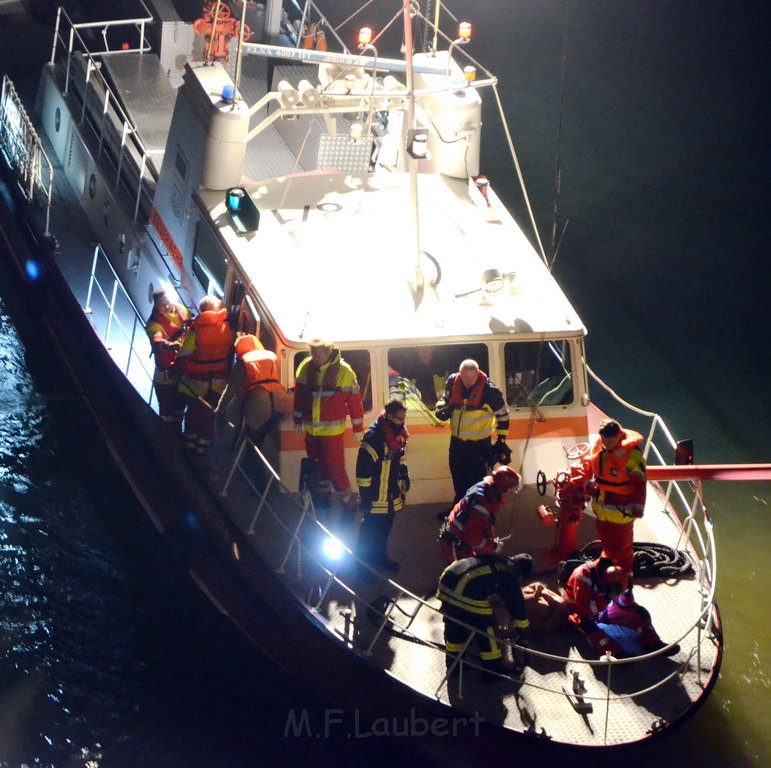 Einsatz BF Hoehenretter Koelner Seilbahn Hoehe Zoobruecke P2575.JPG